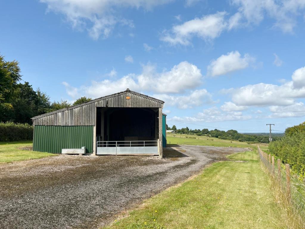 Lot: 75 - FARM BUILDINGS WITH POTENTIAL AND SIX ACRES IN A BEAUTIFUL RURAL SETTING - A Front on View from The Entrance of the Site